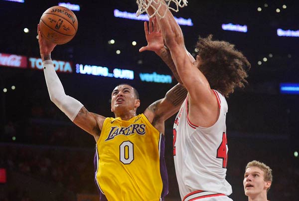 Plucky Lakers rebound to put the bite on Bulls