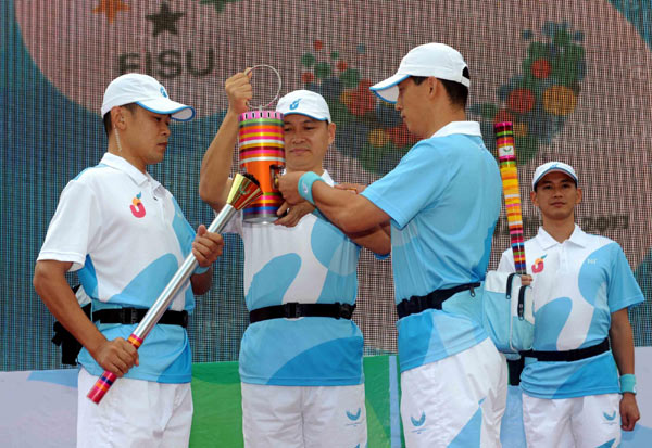 Citywide Universiade torch relay ends in Longgang district