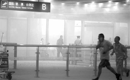 Man hurt in blast at Beijing airport