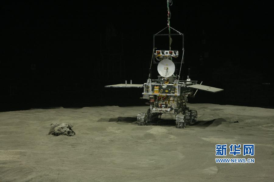 嫦娥三号月球车得名“玉兔”