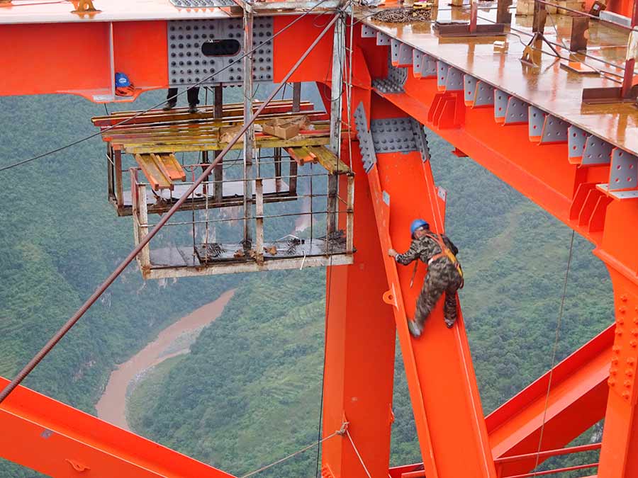 Main span of highest bridge completed in SW China