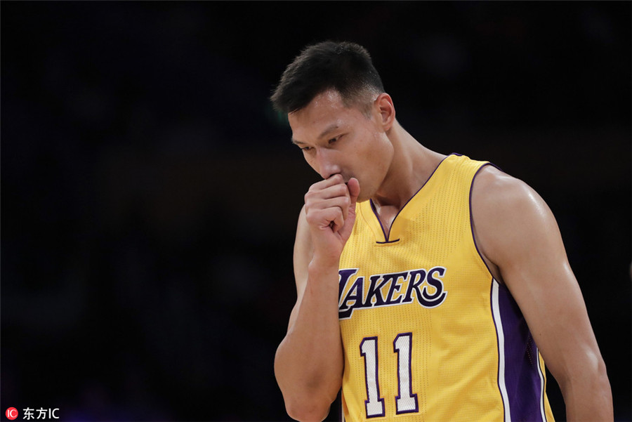 China's Yi shows up in Lakers' 1st preseason game