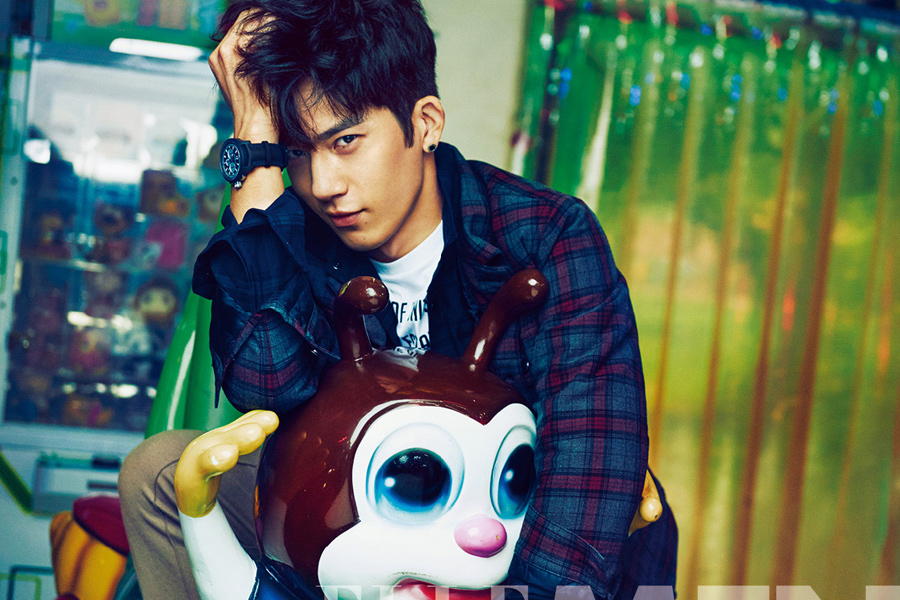 Actor Jing Boran poses for fashion photos