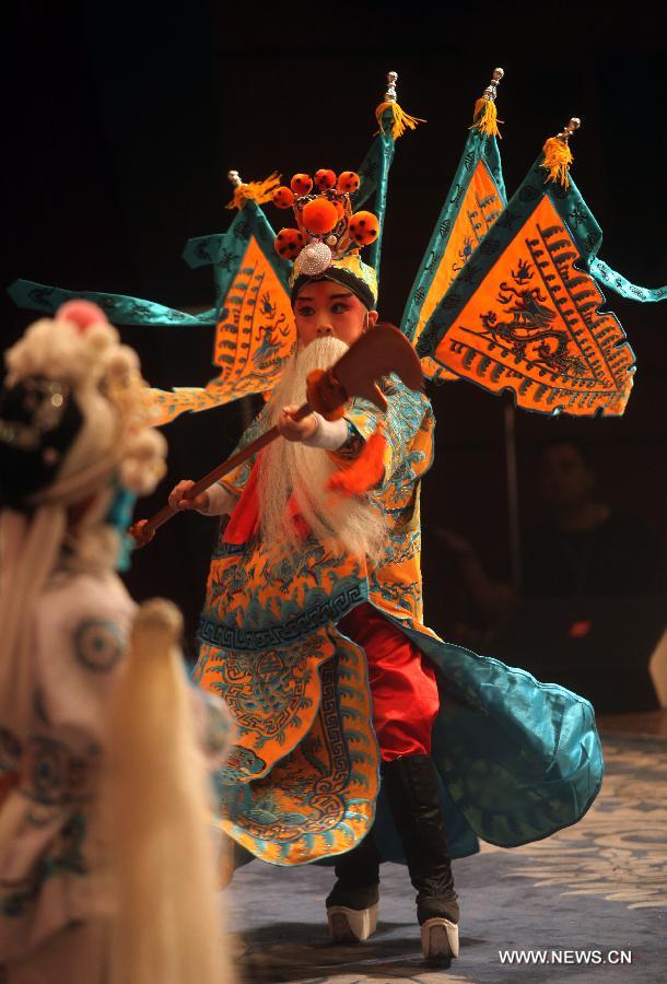 Little amateurs perform Peking Opera in Tianjin