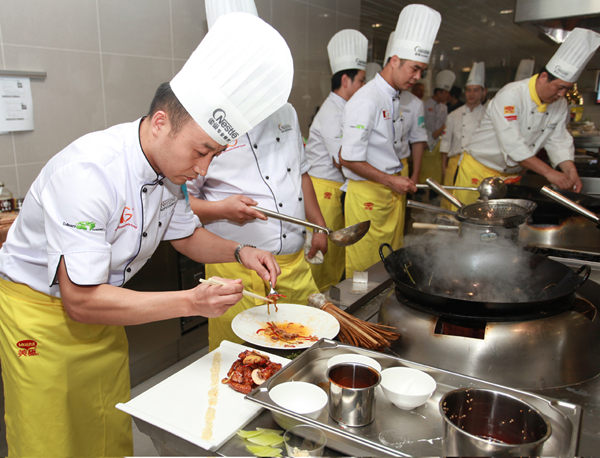 Sichuan cooking course ends in Beijing