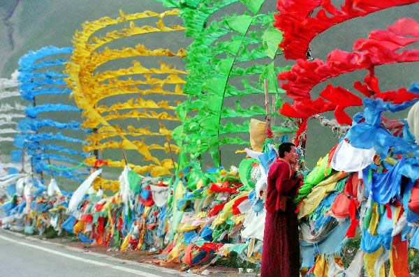 Tourists arrive in Qinghai as summer holiday season starts