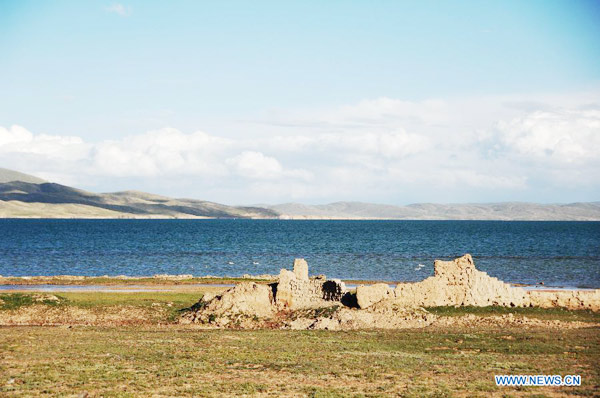 A gleam of clouds covered sister lakes in Qinghai