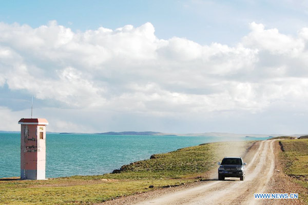 A gleam of clouds covered sister lakes in Qinghai