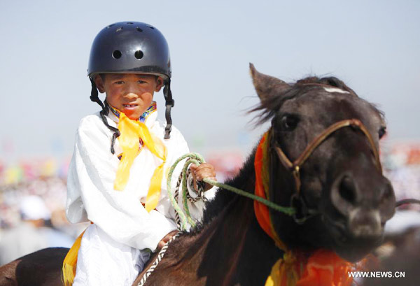 5th Gesar horse racing opens in Gansu