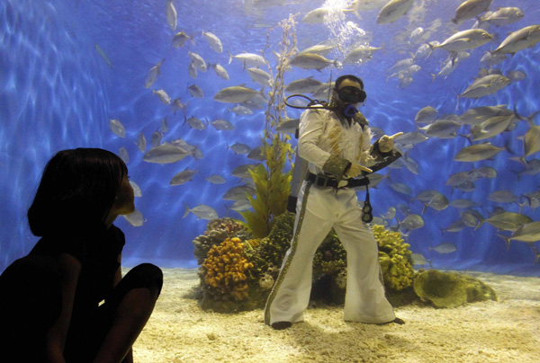 Elvis Presley under water?