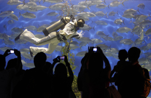 Elvis Presley under water?