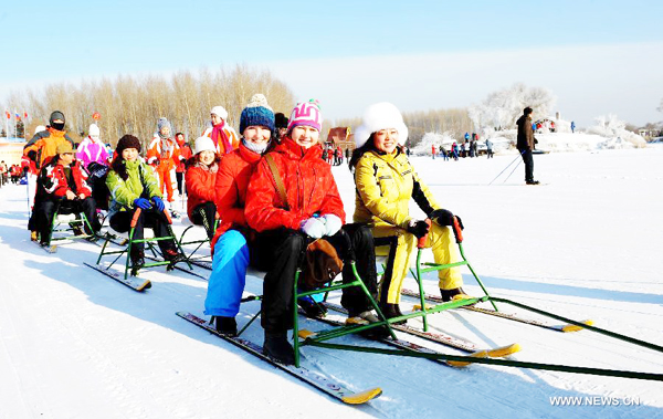 Tourists have fun at Volga Manor in Harbin