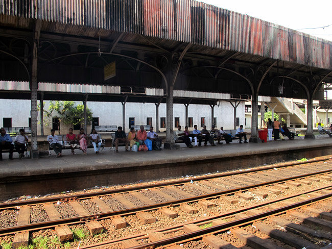 Relaxing train experience in Sri Lanka