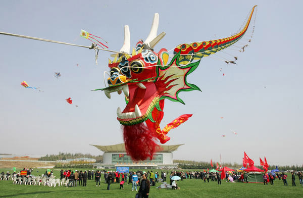 Kites fly high in Weifang