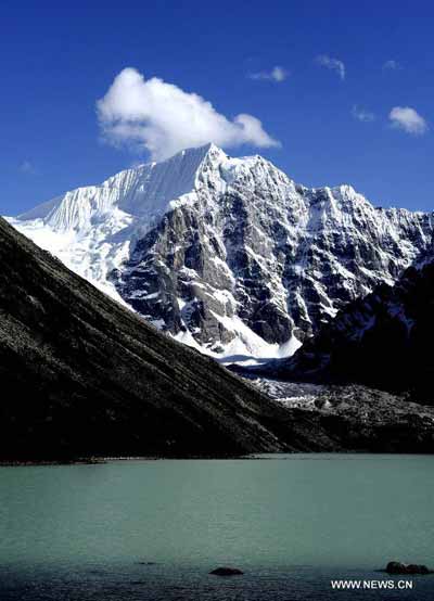 Breathtaking glacial sceneries in Tibet