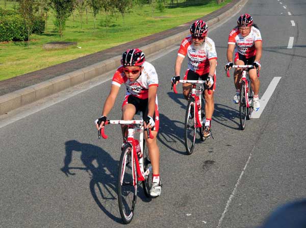 Three generations start 4,500-kilometer-long riding journey from Fuzhou to Harbin