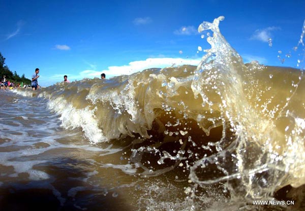 Enjoy waves of Sanniang gulf in China's Guangxi