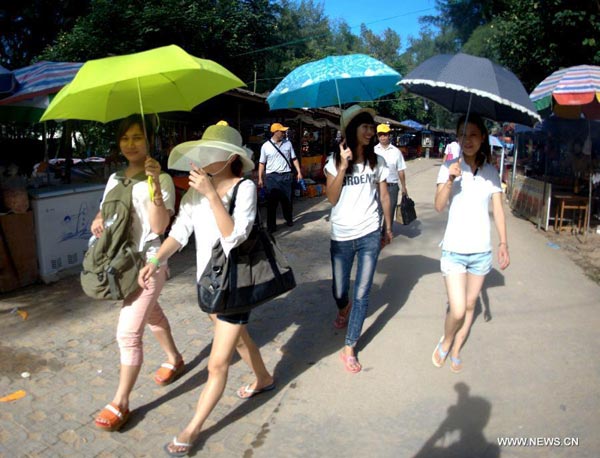 Enjoy waves of Sanniang gulf in China's Guangxi