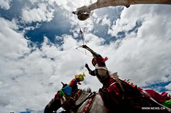 Tibetan farmers celebrate Ongkor Festival