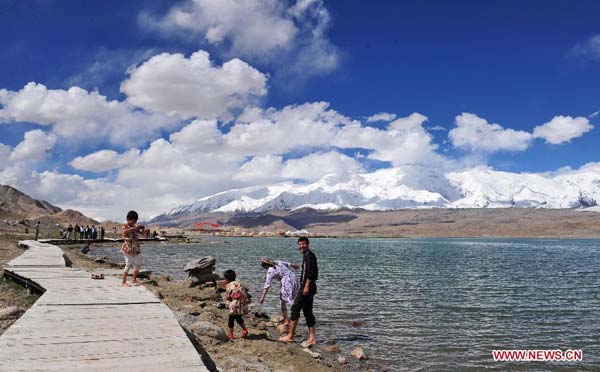 Karakol Lake embraces tourism peak in Xinjiang