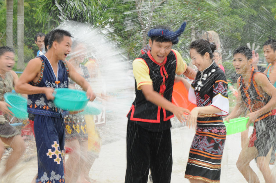 Hainan Seven Fairies Hot Spring Water Fun Day