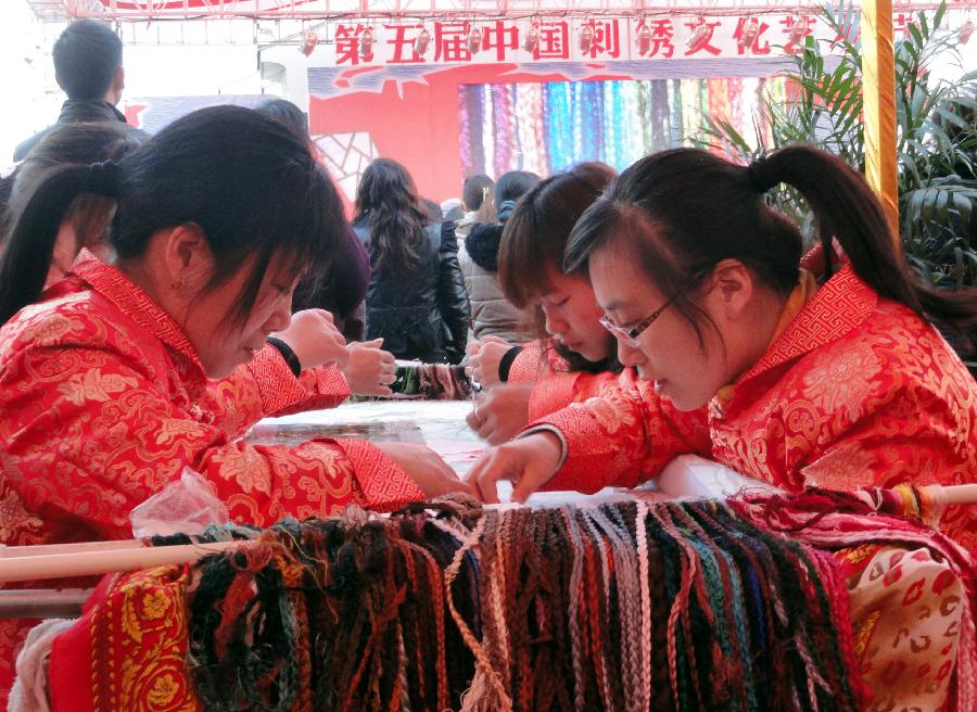 5th China Embroidery Culture and Arts Festival opens in Suzhou