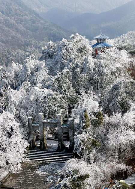 Gorgeous rime scenery in Lushan mountain