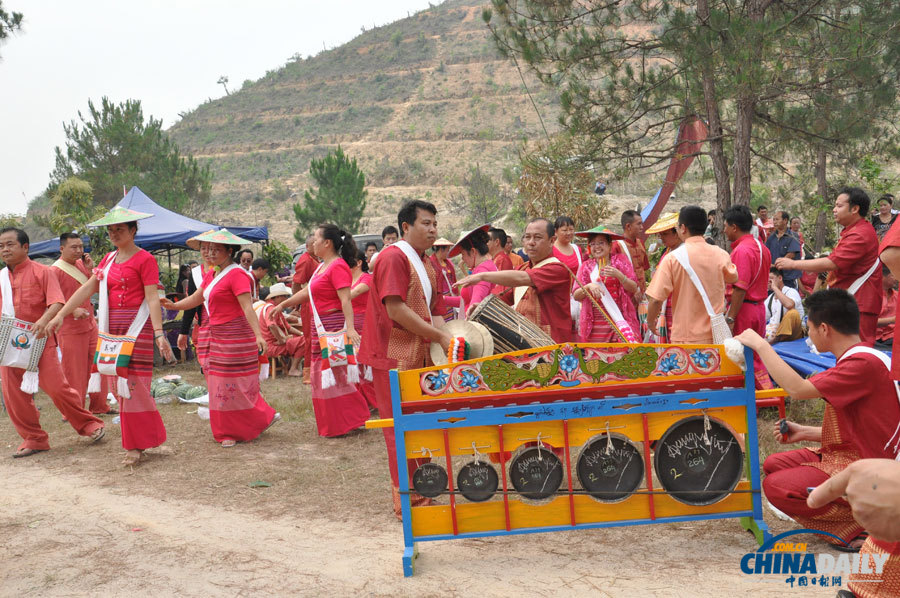 Water Splashing Festival celebrated in Yunnan