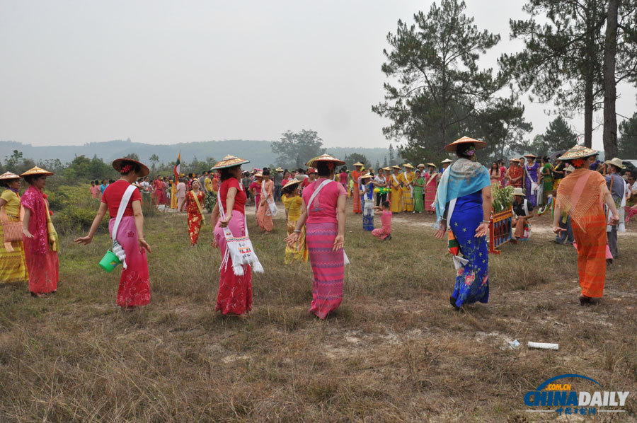 Water Splashing Festival celebrated in Yunnan