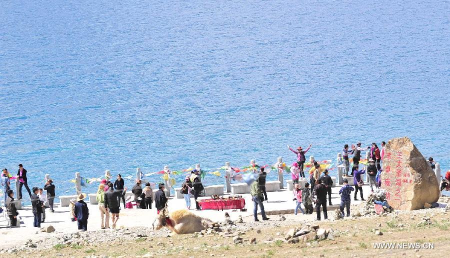 Yamzhog Yumco Lake in Tibet