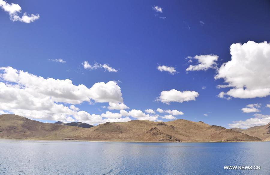 Yamzhog Yumco Lake in Tibet