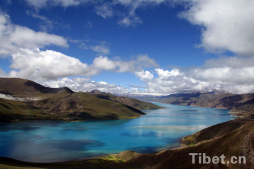 Yamzhog Yumco: jade-like lake in Tibet