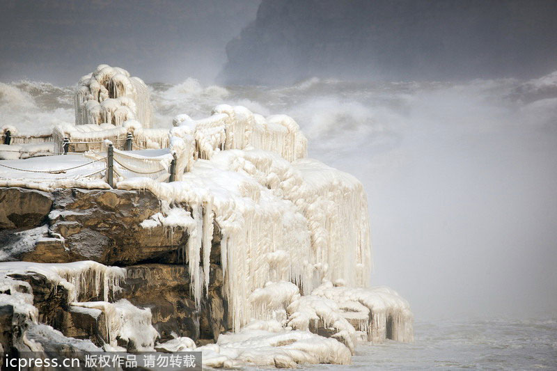 The icy beauty of Hukou Waterfall