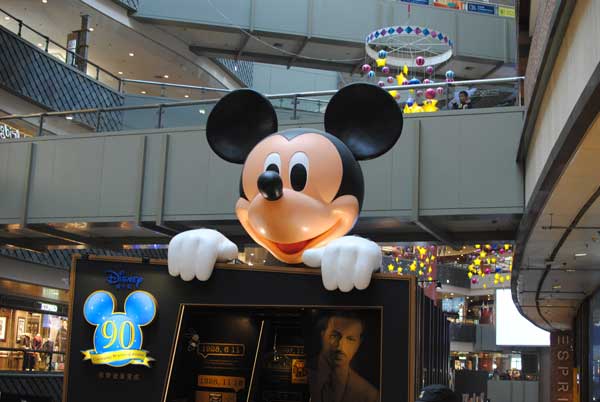 Meet Disney characters in Shanghai