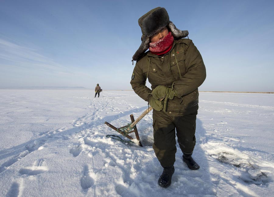 Annual winter fishing tourism festival kicks off in Xinjiang