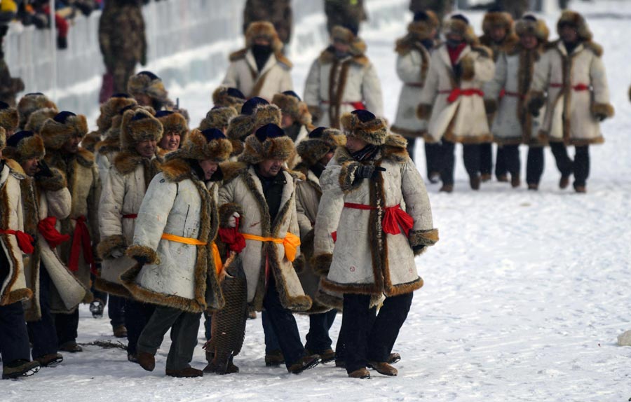 Annual winter fishing tourism festival kicks off in Xinjiang