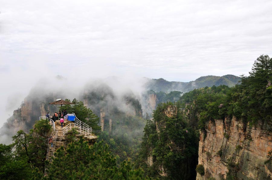 Magnificent peak walls in Yangjiajie