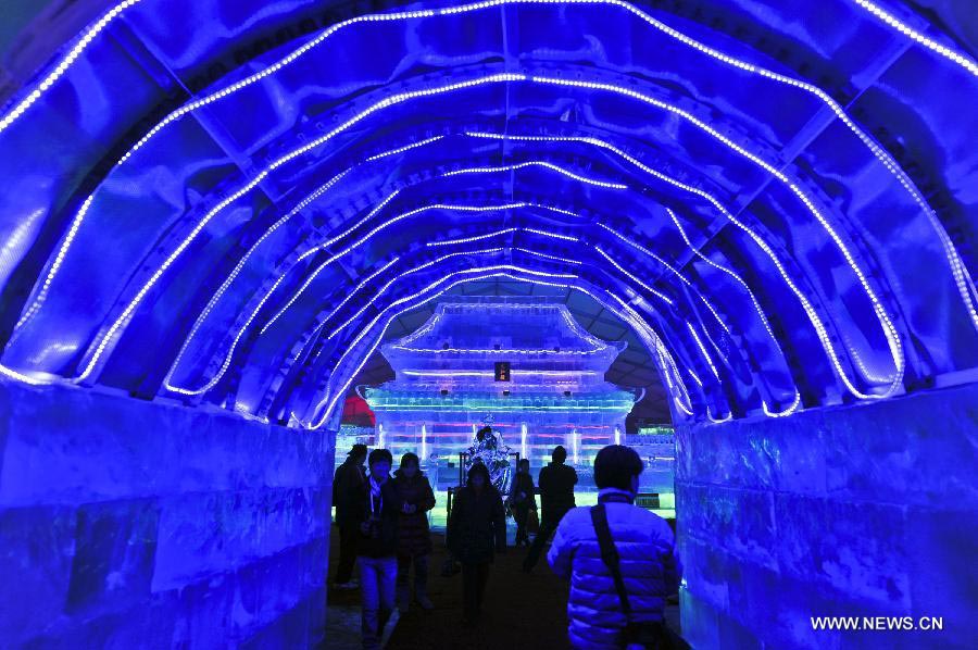 Ice lantern festival opens in Beijing's Olympic Park