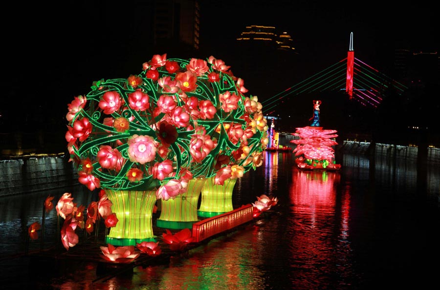 Lantern show kicks off in SW China's Kunming