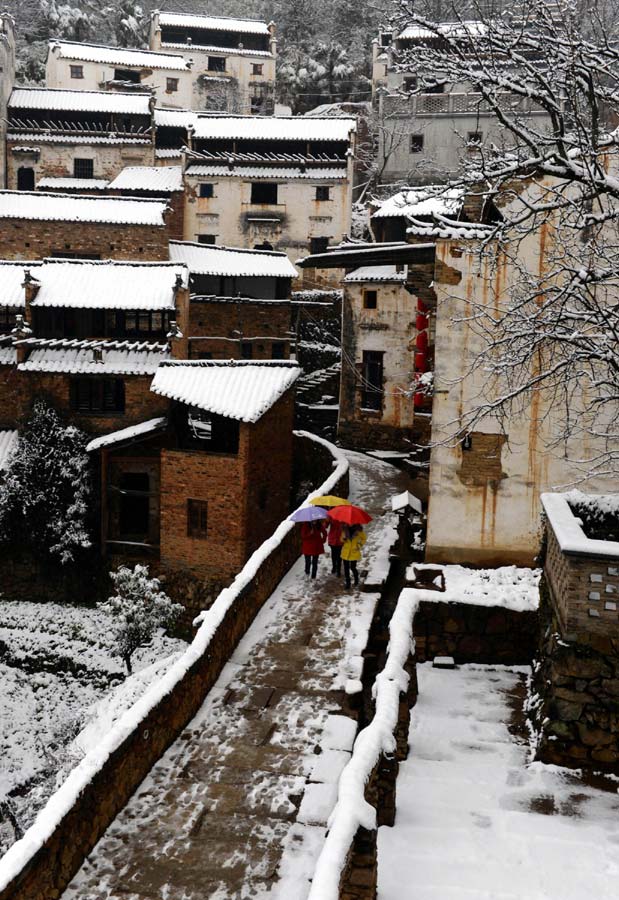 Snow scenery in Wuyuan county, E China