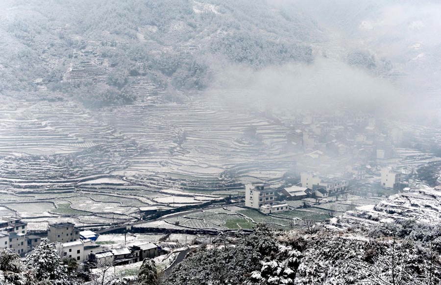 Snow scenery in Wuyuan county, E China