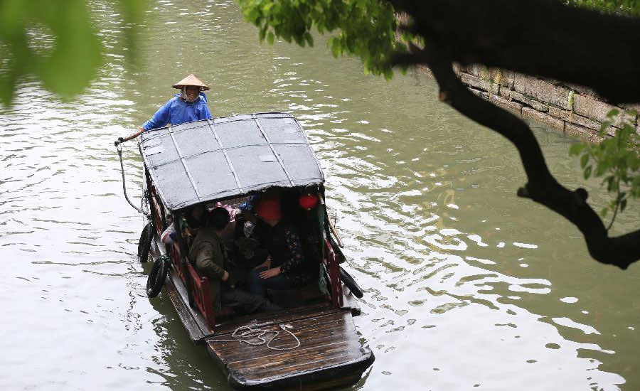 Jinxi ancient town embraces large numbers of tourists