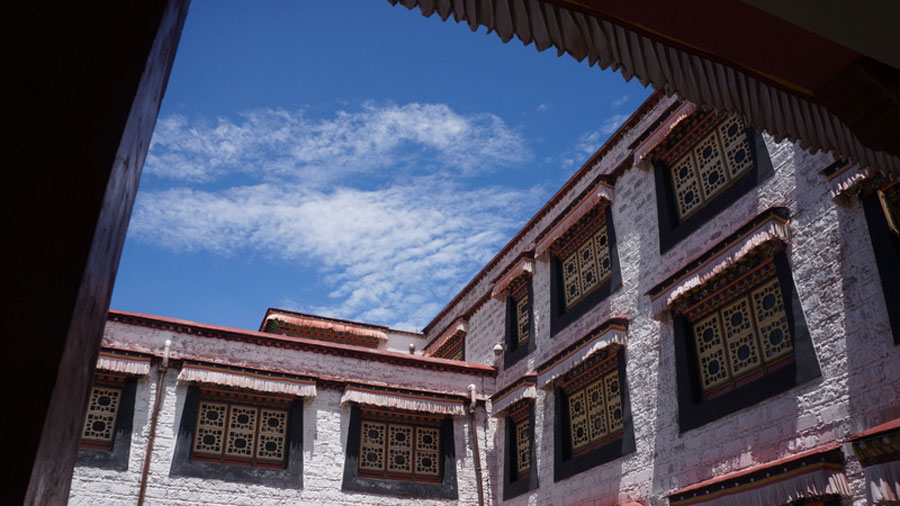 A glimpse of Lhasa