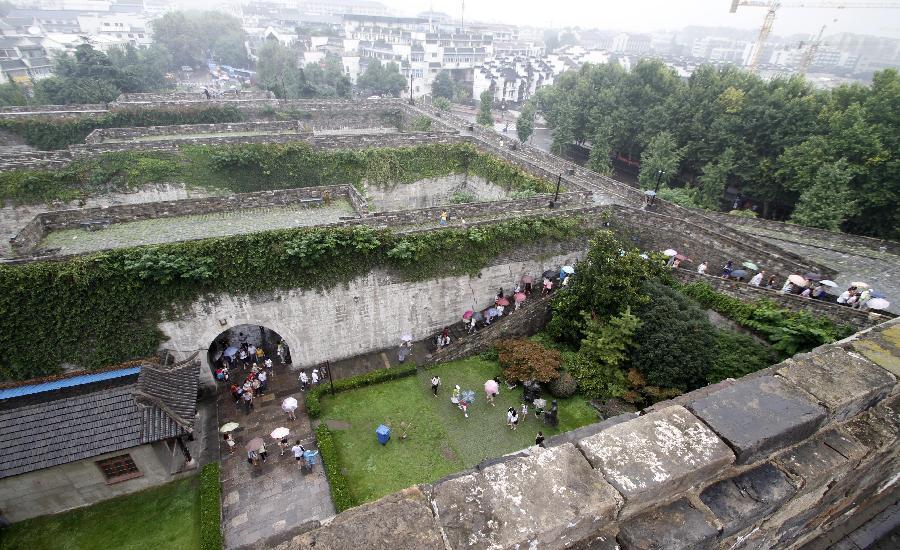 Enjoy ancient city wall in Nanjing