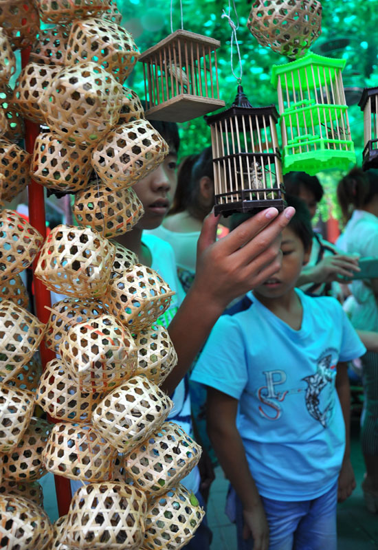 Night market recalls traditional Shanghai nightlife