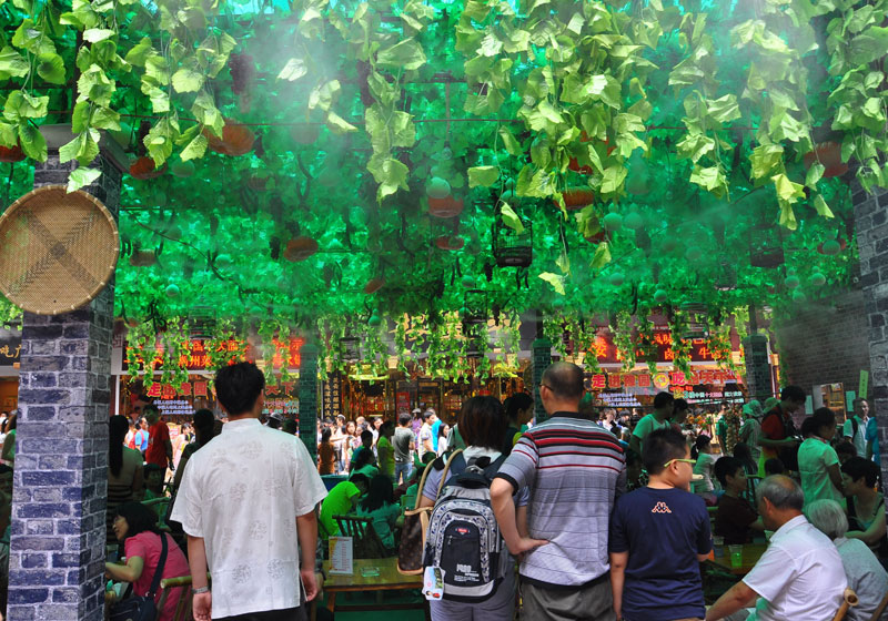 Night market recalls traditional Shanghai nightlife