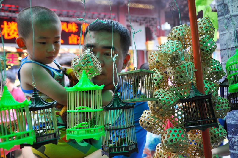 Night market recalls traditional Shanghai nightlife