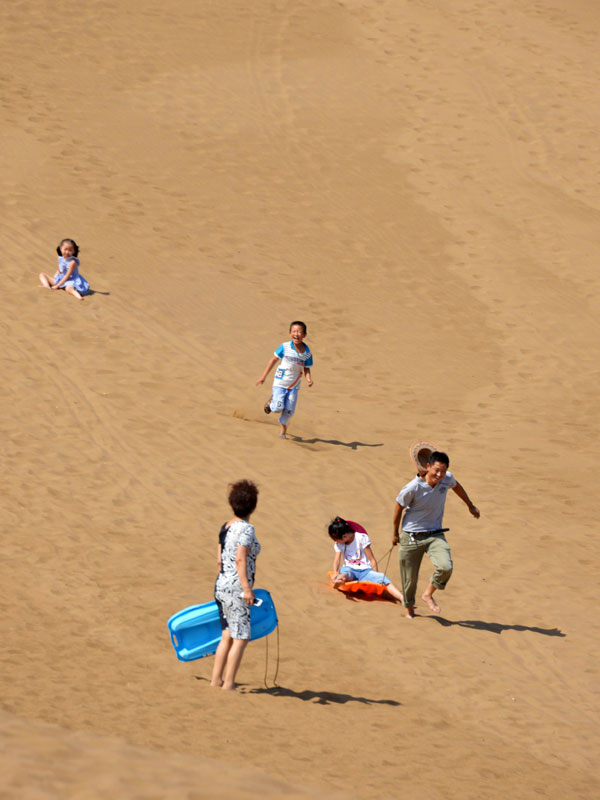 Desert tourism hot in early autumn