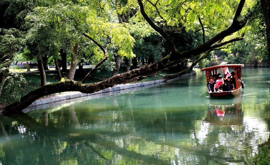 Tourists go sightseeing at Ling Qu Canal in SW China