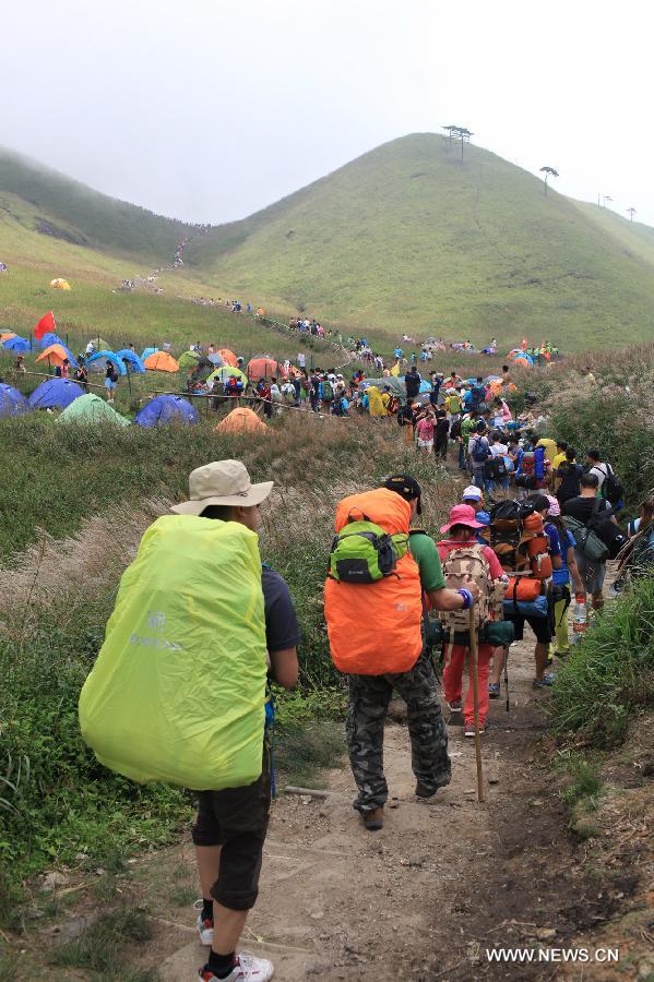 Camping Festival of Mountain Wugong attracts thousands of travellers